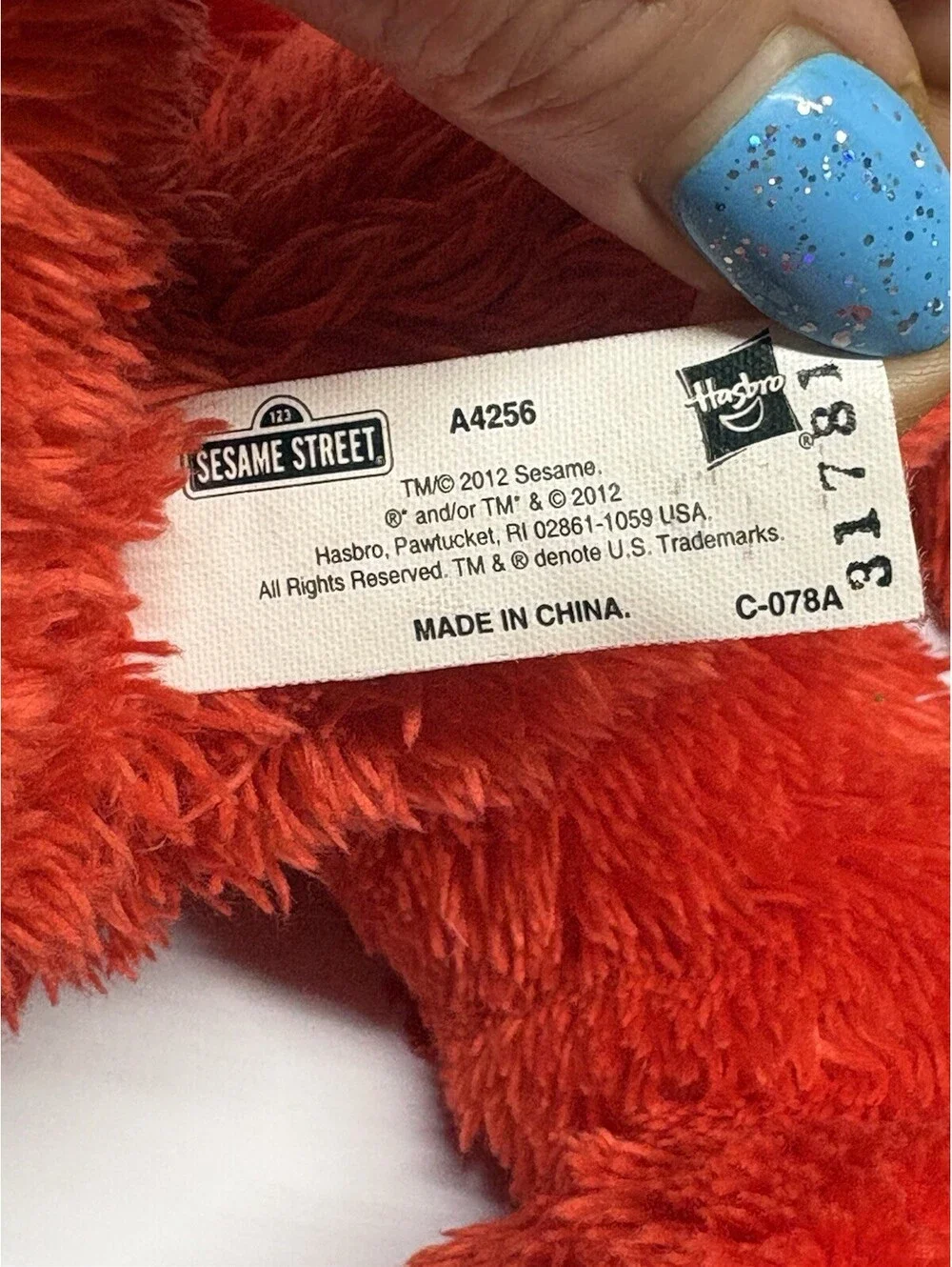Hugging 2012 Sesame Street Elmo 22” Plush Talks/Sings Arms And Mouth Move